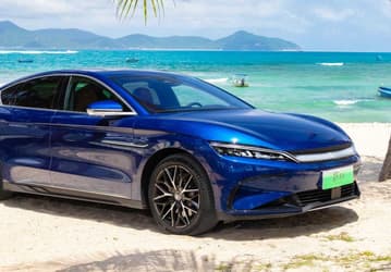 BYD продаёт значительно больше машин, чем Tesla, но лишь половина из них — полноценные электромобили