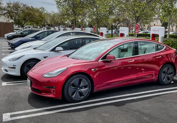 Tesla подешевела на $56 млрд за день. Ford и General Motors стоят менее $50 млрд