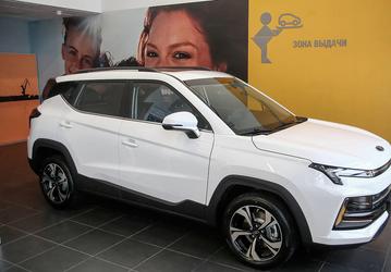 С учётом скидки за trade-in «Москвич 3» действительно заметно подешевел, минимальная цена версии с вариатором опустилась ниже 1,5 млн рублей