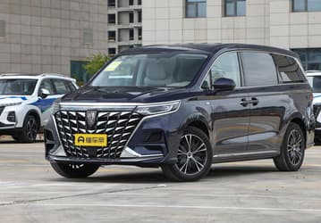 В Россию везут 234-сильный минивэн Roewe iMAX8 на замену Toyota Alphard. Цена вполне умеренная