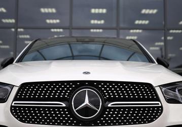 Больше не премиум. Mercedes-Benz начала отключать российских владельцев немецких автомобилей от телематического сервиса Mercedes me ID