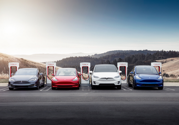 Tesla вернула «вождение одной педалью» в свои машины и теперь предлагает два варианта торможения