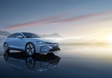 Просторнее, динамичнее и мощнее Toyota Camry. В России начали принимать заказы на большой 510-сильный седан Voyah Passion