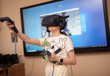 Специалисты ТРИНИТИ разрешили школьникам с помощью VR-очков разобрать термоядерную установку на части