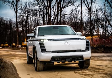 600 л.с., полный привод и отличная динамика для конкуренции с Tesla Cybertruck. В США возобновилось производство Lordstown Endurance
