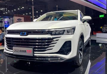 В Китае засветили рестайлинговый Lada X-cross 5? FAW привезла на Шанхайский автосалон обновлённый кроссовер Bestune T77