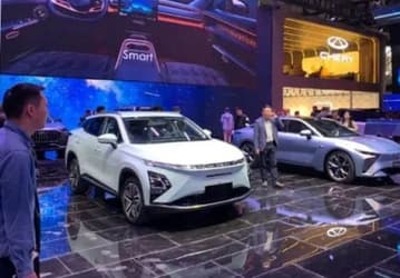 Очень популярный в России кроссовер Omoda C5 получил электрическую версию