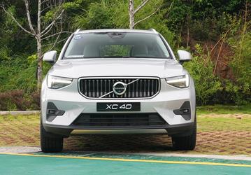 197 л.с., полный привод, 8-ступенчатый автомат. В России начали продавать Volvo XC40 из Китая — сколько за него просят?