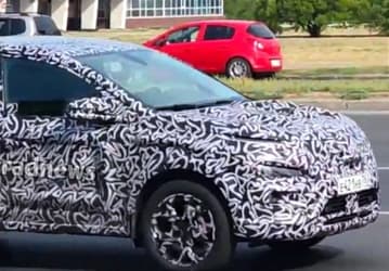Тестовую Lada Granta 2024 засняли на АвтоВАЗе. В профиль — вылитый Logan 3