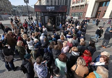 В центре Москвы установили подлинный спускаемый аппарат корабля «Союз МС-18»