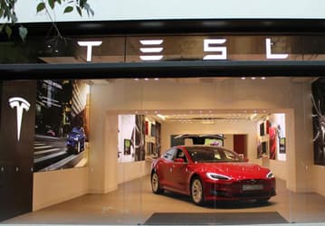 Tesla нарастила выручку на 24%, а производство автомобилей — на 44%. Компания опубликовала новый финансовый отчёт