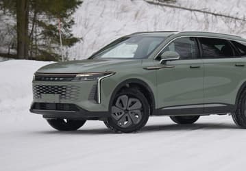 249-сильный полноприводный кроссовер Exeed RX для России впервые засняли на фото. У него оригинальная окраска кузова