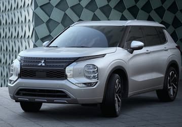 В России начали продавать новые Mitsubishi Outlander 2023. Сколько за них просят?