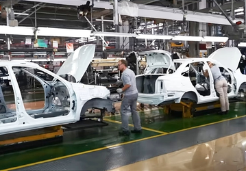«Белое море из автомобилей Lada Granta» начали убирать с территории АвтоВАЗа: машины доукомплектовываются