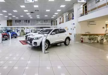 Автомобили в России могут подорожать на 8% в ближайшие три-четыре месяца. Это прогноз основателя ГТК-Холдинга