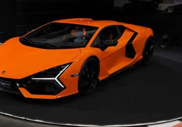 В России можно заказать новейший 1000-сильный гиперкар Lamborghini Revuelto. Сколько за него просят?