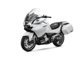 BMW напряглась? Китайский бренд CFMoto представил топовый туристический мотоцикл 1250TR-G: кофры, экран 12,3 дюйма, акустика JBL и 140 л.с.