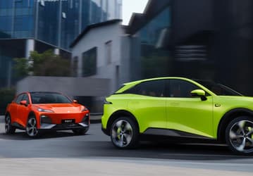 «Lamborghini Urus для бедных» поступил в продажу в Китае. За 238-сильный Changan Deepal S7 с экраном в солнцезащитном козырьке просят 24 250 долларов