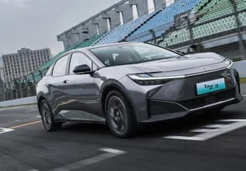 Электрическая Toyota Corolla «не зашла» в Китае: за первый месяц продано всего 2342 седанов Toyota bZ3