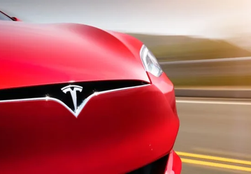 Электромобили Tesla ожидает «железное» обновление. Беспроводная зарядка для смартфонов включена