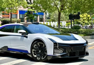 672 л.с., полноуправляемое шасси, автопилот и полный авангард. В России начали продавать большой седан HiPhi Z – аналог Porsche Taycan