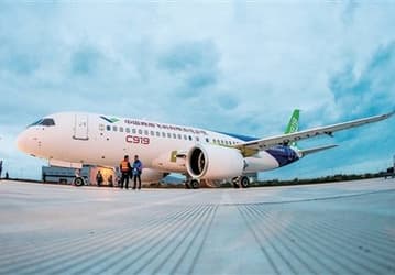 Китайский среднемагистральный пассажирский лайнер C919 совершил первый коммерческий полет