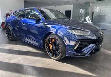 Официальный дилер выставил на продажу в России Lamborghini Urus 2023. В 2021 году за такой кроссовер просили 17,5 млн рублей, сейчас цена повыше