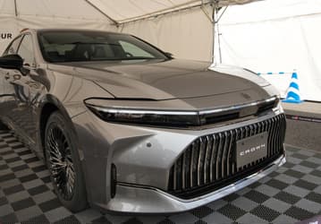 BMW, Audi и Mercedes напряглись. Представлен роскошный 5-метровый Toyota Crown Sedan на платформе Lexus LS