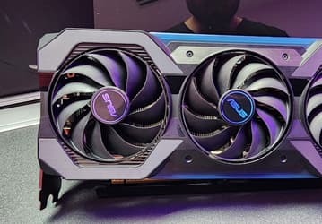 Asus показала GeForce RTX 4070 без единого привычного разъёма питания