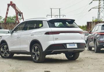 Современный гибрид BYD Song Pro DM-i Champion Edition 2023 уже появился у дилеров, но продажи начнутся позже