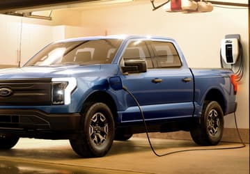 Ford теряет почти 60 000 долларов на каждом проданном электромобиле. Прибыльность помогают поддерживать автомобили с двигателями внутреннего сгорания