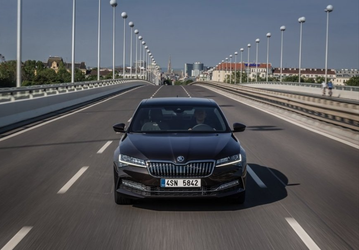 Skoda Superb 2023 впервые привезли в Россию