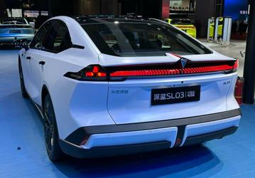 Поставки Changan Deepal SL03 превысили 50 000 машин. Цена снижена