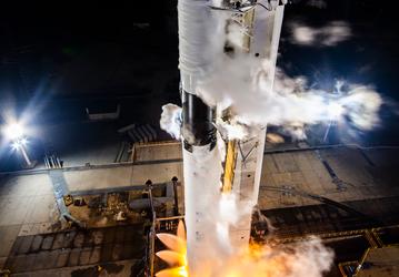 Космический корабль SpaceX с туристами запустили к МКС