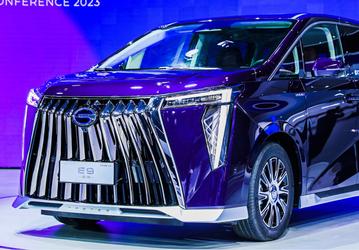 Больше и агрессивнее Toyota Alphard, запас хода  более 1000 км, 372 л.с., расход 6 л на 100 км. Объявлены цены на GAC Trumpchi E9 в Китае