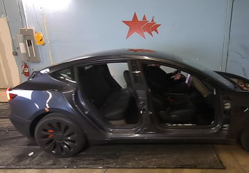 Tesla не смущает отсутствие дверей и крышек багажников. Блогер провел интересный эксперимент