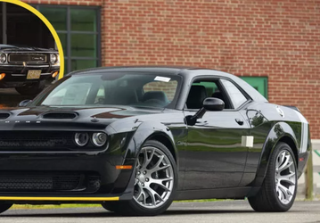 Самый первый Dodge Challenger Black Ghost 2023 выставляют на аукцион, как и оригинальный автомобиль 1970 года