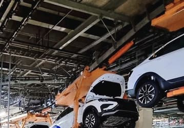Белые Lada Vest NG начинают желтеть, не добравшись до дилеров. И сделать с этим пока ничего не могут