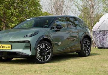 В России уже можно заказать новейший кроссовер Zeekr X от Geely. Он мощнее Porsche 911 и разгоняется до 100 км/ч за 3,7 с