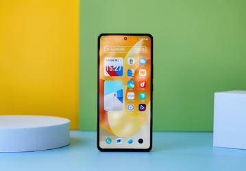 144 Гц, 1,5К, 120 Вт, новейшая Dimensity 9200 Plus и Wi-Fi 7. Самый мощный смартфон iQOO Neo8 Pro показали вживую