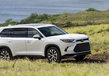Огромный Toyota Grand Highlander 2024 оказался на удивление недорогим по сравнению с обычным Highlander 2024