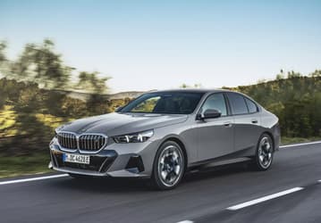 Представлен совершенно новый седан BMW 5-Series 2024. Это самое серьёзное обновление за всю 50-летнию историю модели