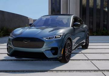 Ford не стала мелочиться и снизила стоимость кроссовера Mustang Mach-E сразу на 4 тыс. долларов. Это уже второе снижение цены с начала года