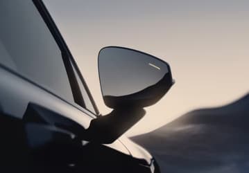 «Настолько безопасен, насколько вы можете ожидать от Volvo». Компания говорит, что электрокроссовер EX30 выйдет на новый уровень безопасности в городе
