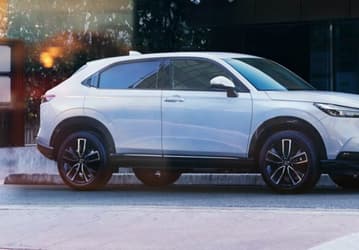 Японский одноклассник Skoda Karoq за 4 млн и хетчбэк за 4,5 млн рублей. В России начали продавать Honda Vezel и Civic 2023-го модельного года