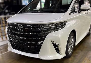 Это новая Toyota Alphard. Живые фото опубликованы за месяц до премьеры