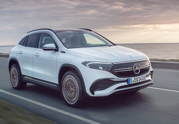 Дилер Mercedes взял с владельца электромобиля 445 долларов за замену масла и масляного фильтра