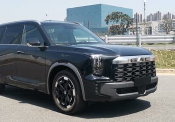 7 или 6 мест, 252 л.с., полный привод, «автомат» и размеры больше, чем у Land Cruiser 300. Флагманский кроссовер GAC GS8 сертифицирован в Китае, скоро он появится в России