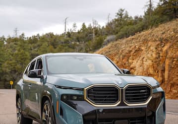 BMW отзывает электрические кроссоверы XM и X7 M60i из-за риска возгорания. Но проблема касается лишь пяти автомобилей