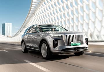 Вот кто заменит Mercedes-Benz, BMW, Lexus и прочих в России. В страну официально начнут поставлять премиальные китайские модели Hongqi